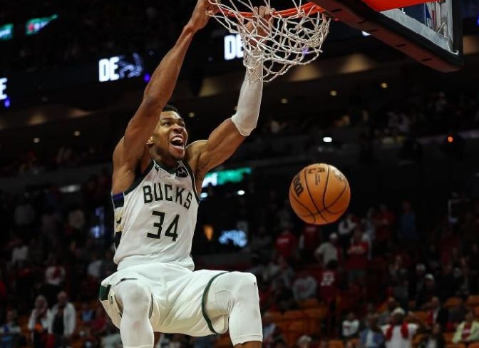 爱游戏链接-雄鹿再胜爵士,米德尔顿砍下全场最高分