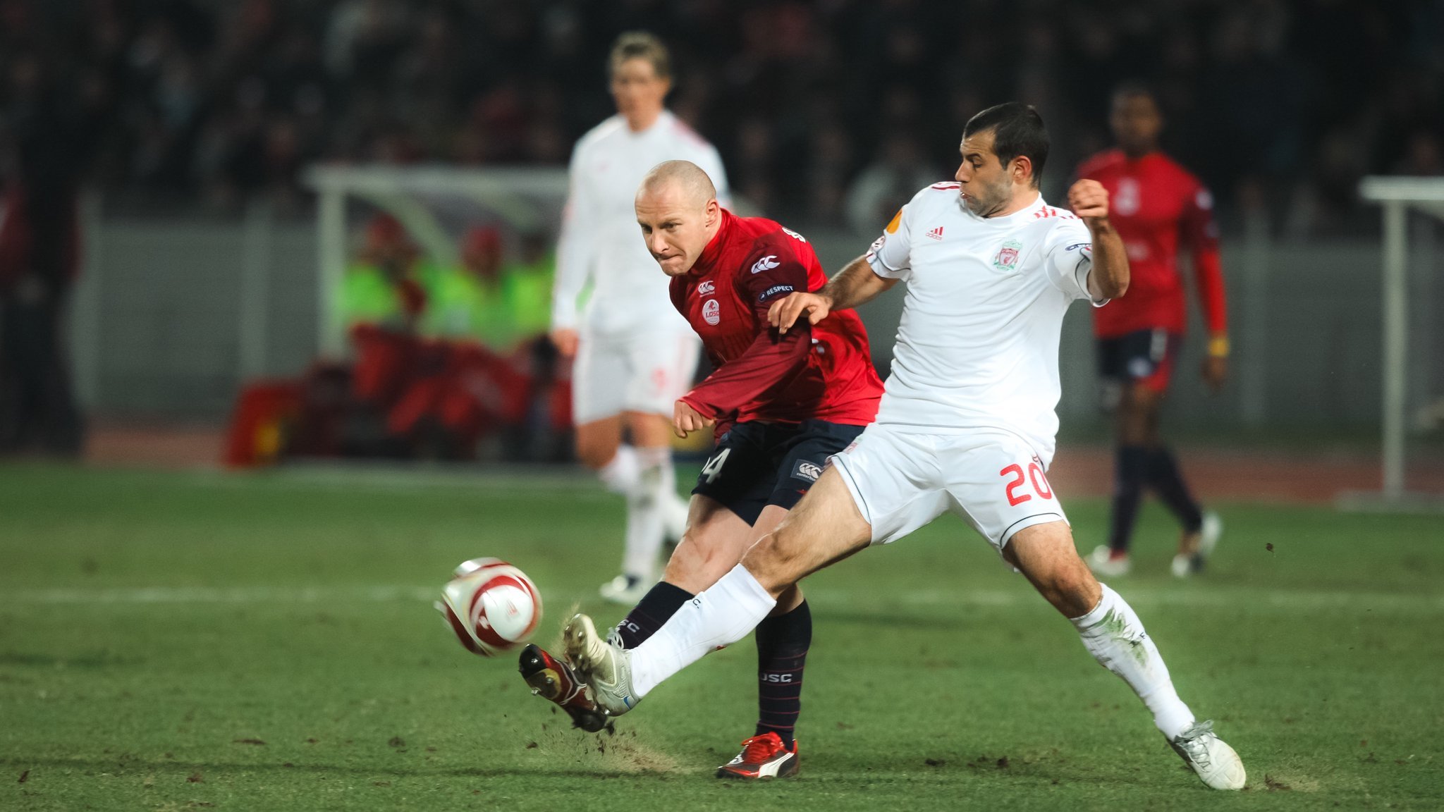 爱游戏直播-利物浦客场2-1战胜波尔图,取得关键胜利