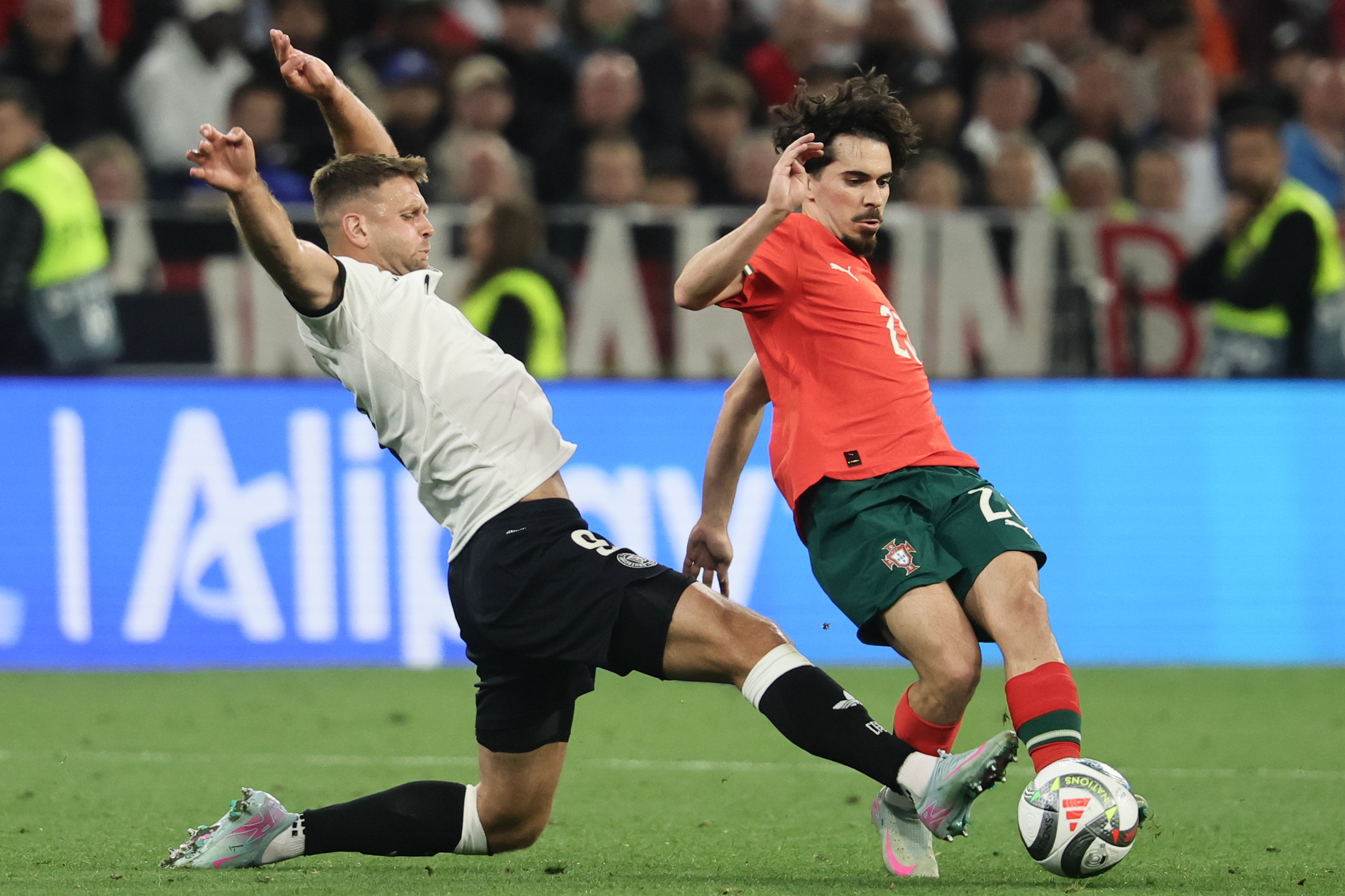 爱游戏在线登录-关于葡萄牙队轻取爱尔兰,小组领先优势巩固的信息