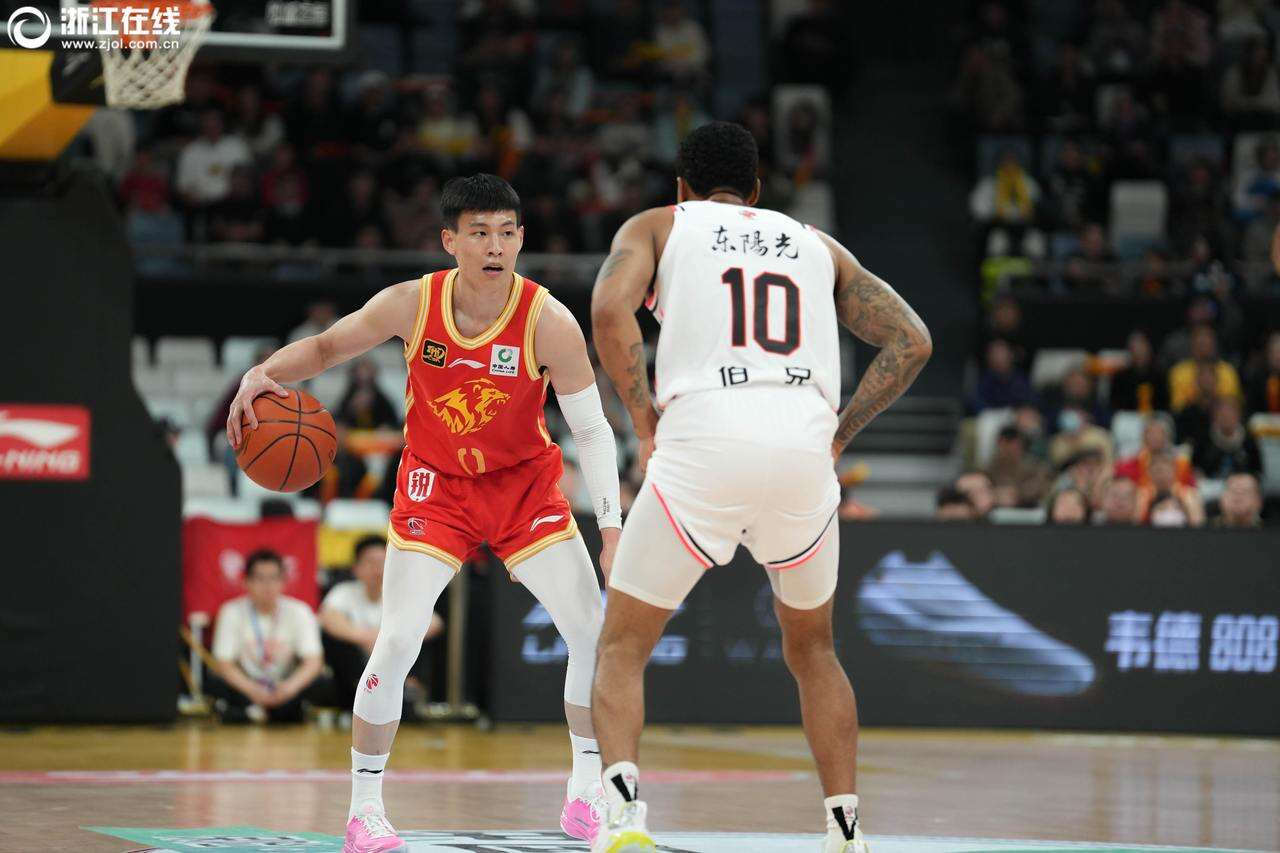 爱游戏直播-关于浙江男篮战胜江苏队,豪取三连胜的信息