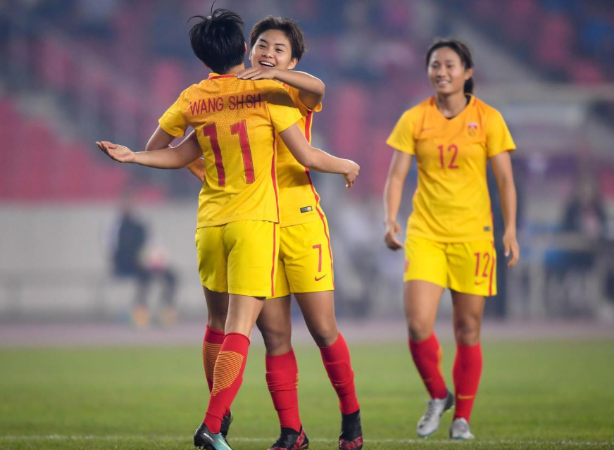 爱游戏注册-关于美洲足球对决赛:女足选手全力拼搏的信息