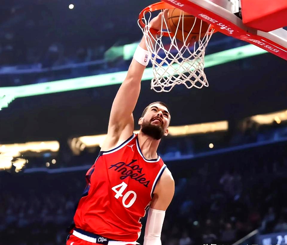 爱游戏vip注册-莫里斯分压哨绝杀,快船主场力克雷霆