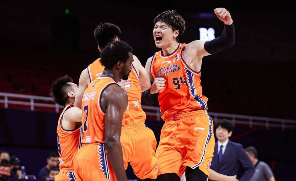 爱游戏app下载地址-上海男篮势不可挡，豪取六连胜