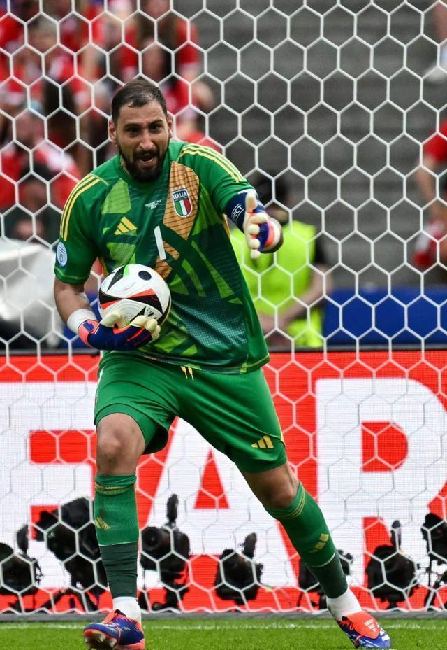 爱游戏网页版-意大利不敌瑞士，遗憾遭受挫折