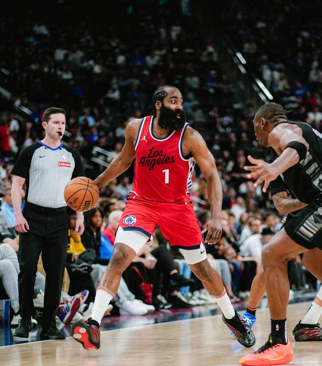 快船胜马刺,莱昂纳德复出17分