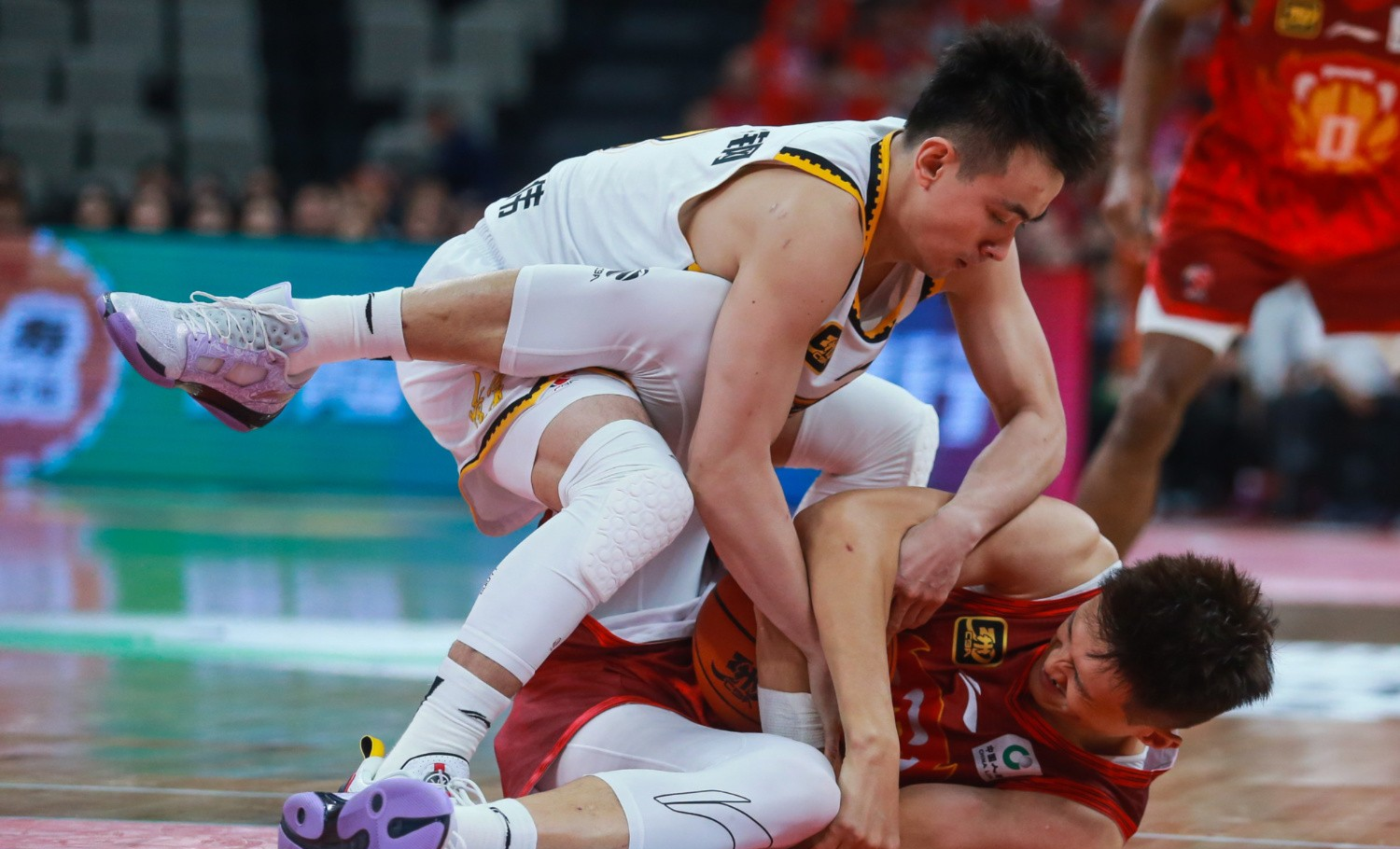 爱游戏培训-深圳战队在比赛中实力横扫对手,取得胜利!