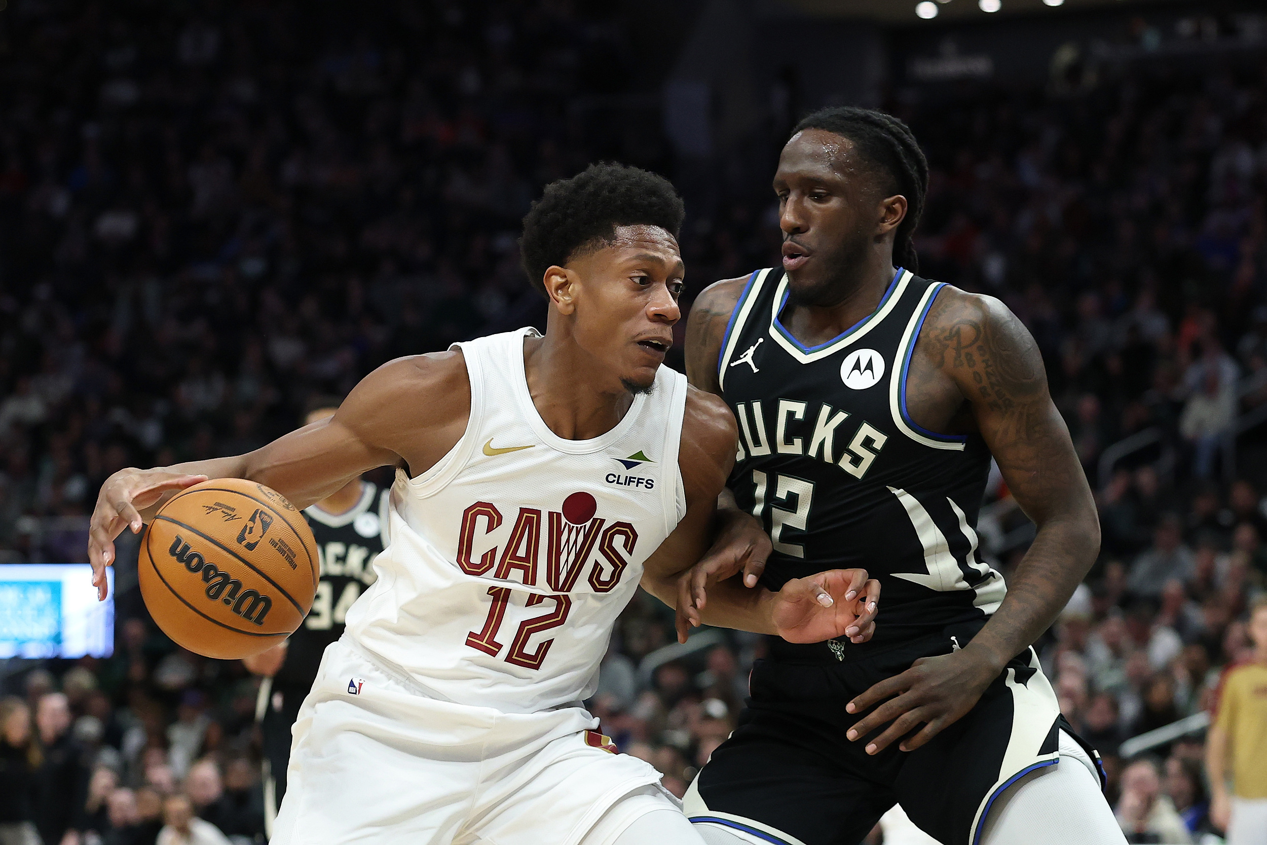 爱游戏网站-雄鹿战胜黄蜂,米德尔顿表现出色