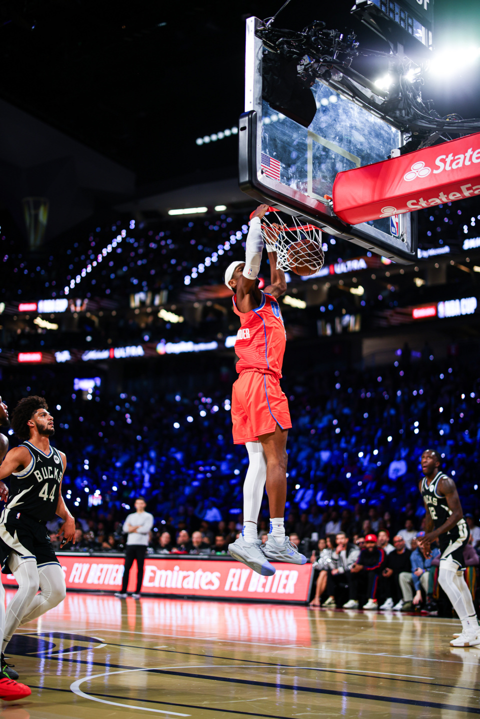 爱游戏网站-雄鹿战胜黄蜂,米德尔顿表现出色